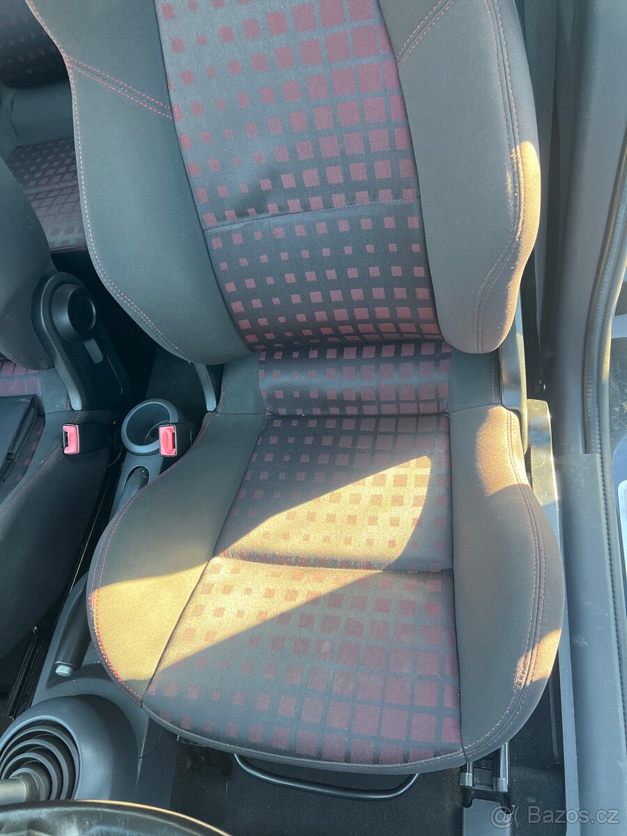 Mitsubishi COLT CZT TURBO - 8