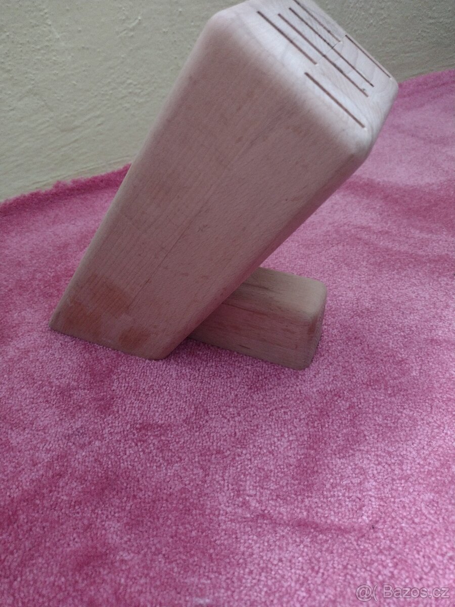 STOJANY NA NOŽE - 8