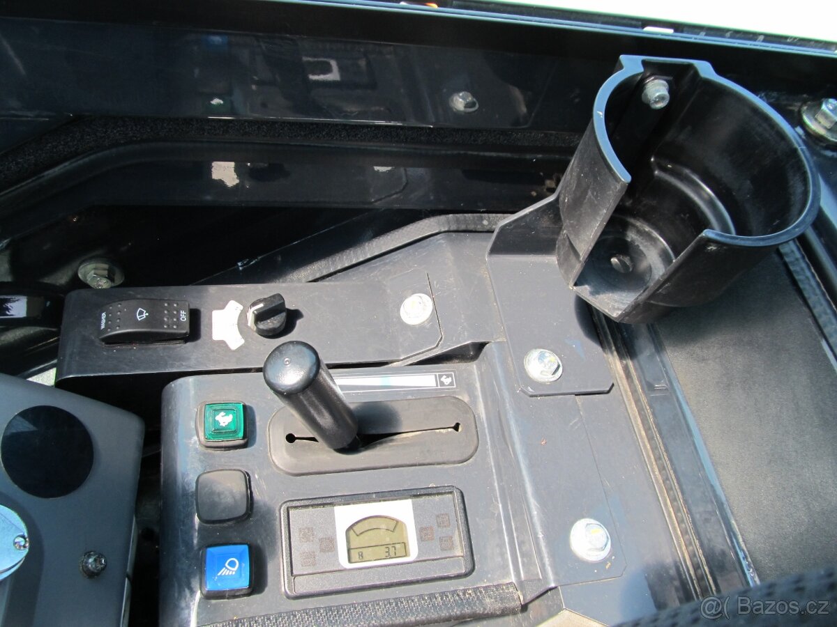 Hitachi ZAXIS 26U - 8