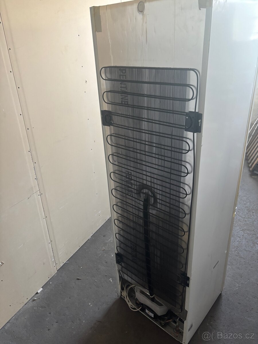 Lednice Electrolux vestavná - 8