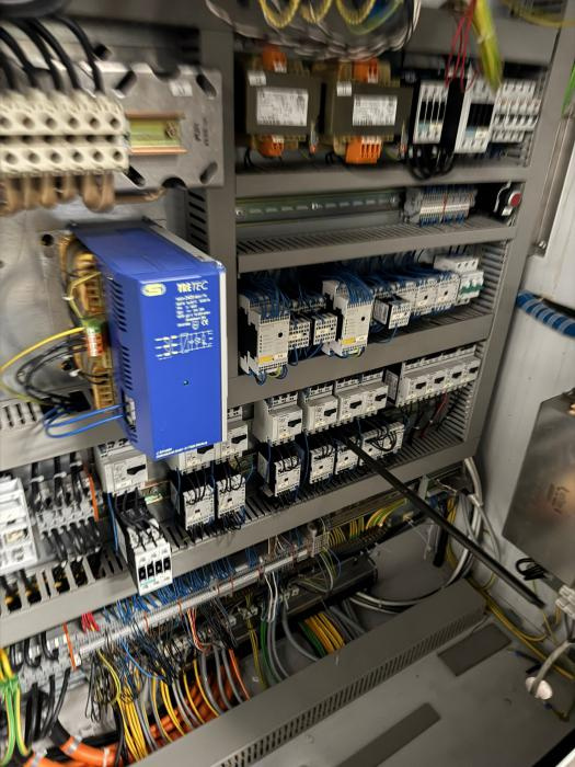 Obráběcí centra - vertikální C 600 U - 8