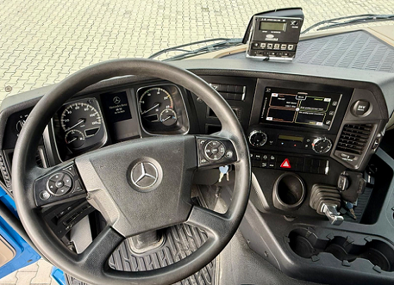 Mercedes-Benz 1836 - chladící skříň s hydraulickým čelem - 8