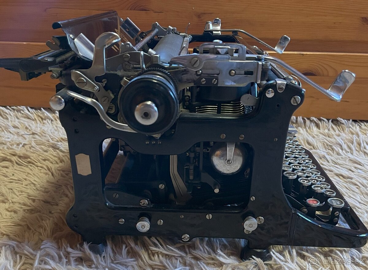 Šicí a psací stroj - 8
