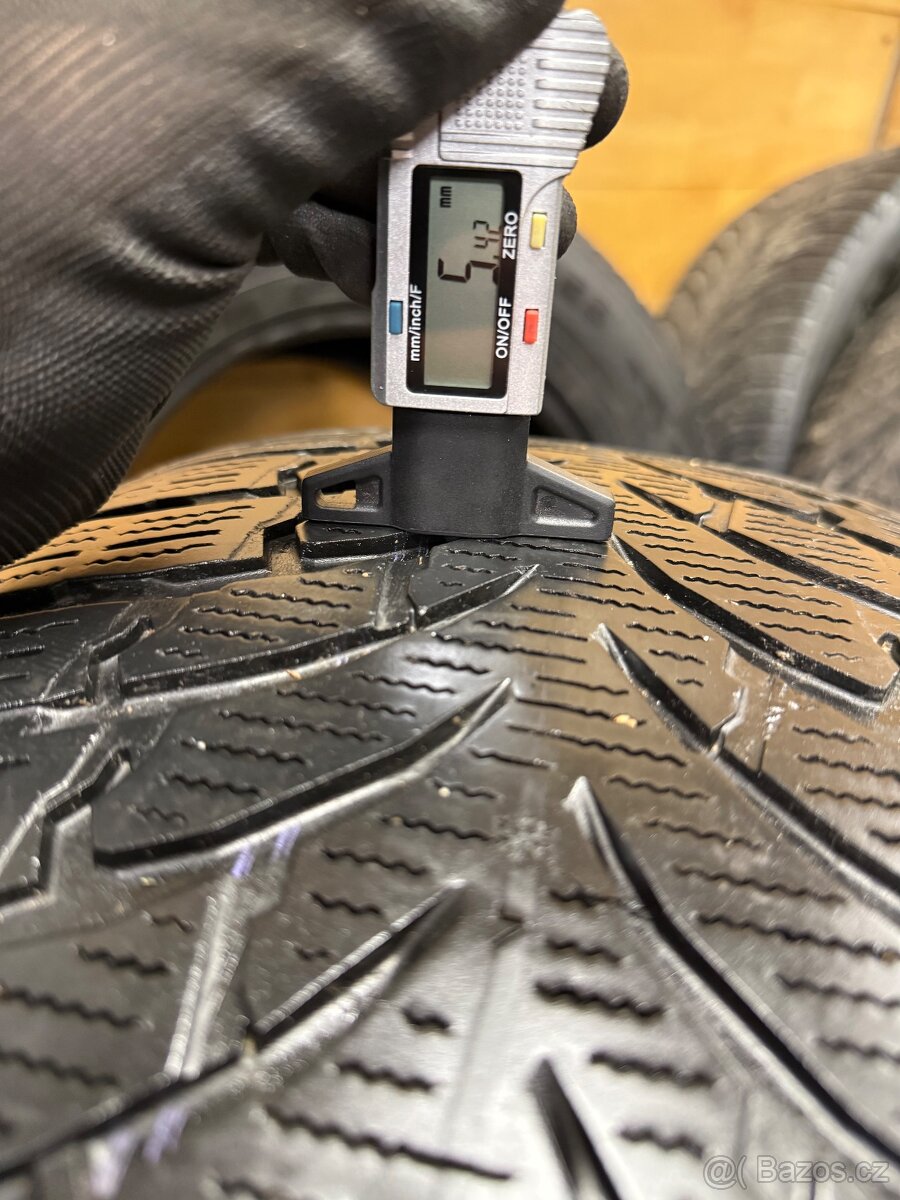 Zimní pneu 265/60/18 - 8