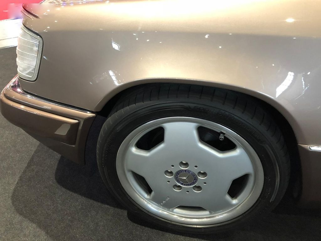 MERCEDES-BENZ 124 142KW - 8