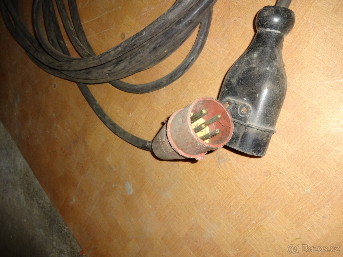 Zásuvky a vypinač - 8