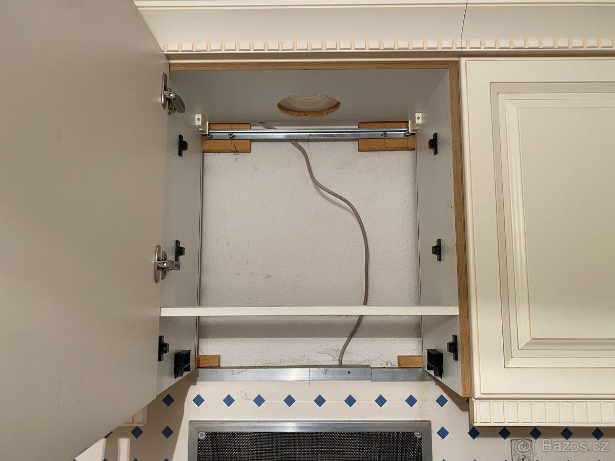 Moderní kuchyňská linka bez spotřebičů - 8