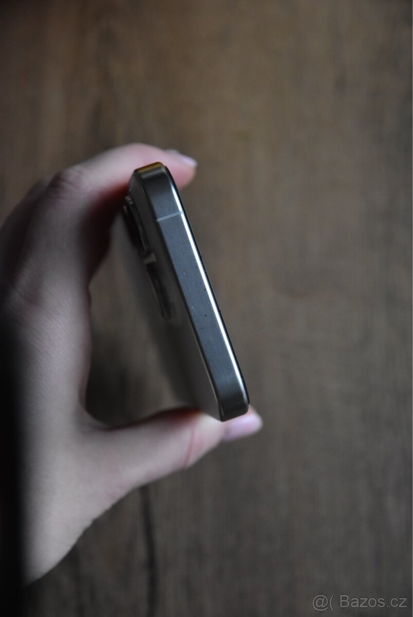 iPhone 15 Pro 256GB v barvě Natural Titanium. - 8