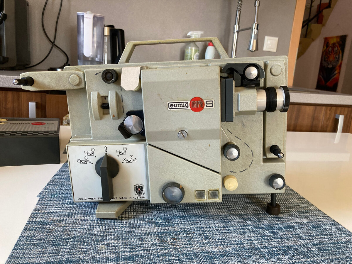 Prodám promítačku Eumig Mark S - 8