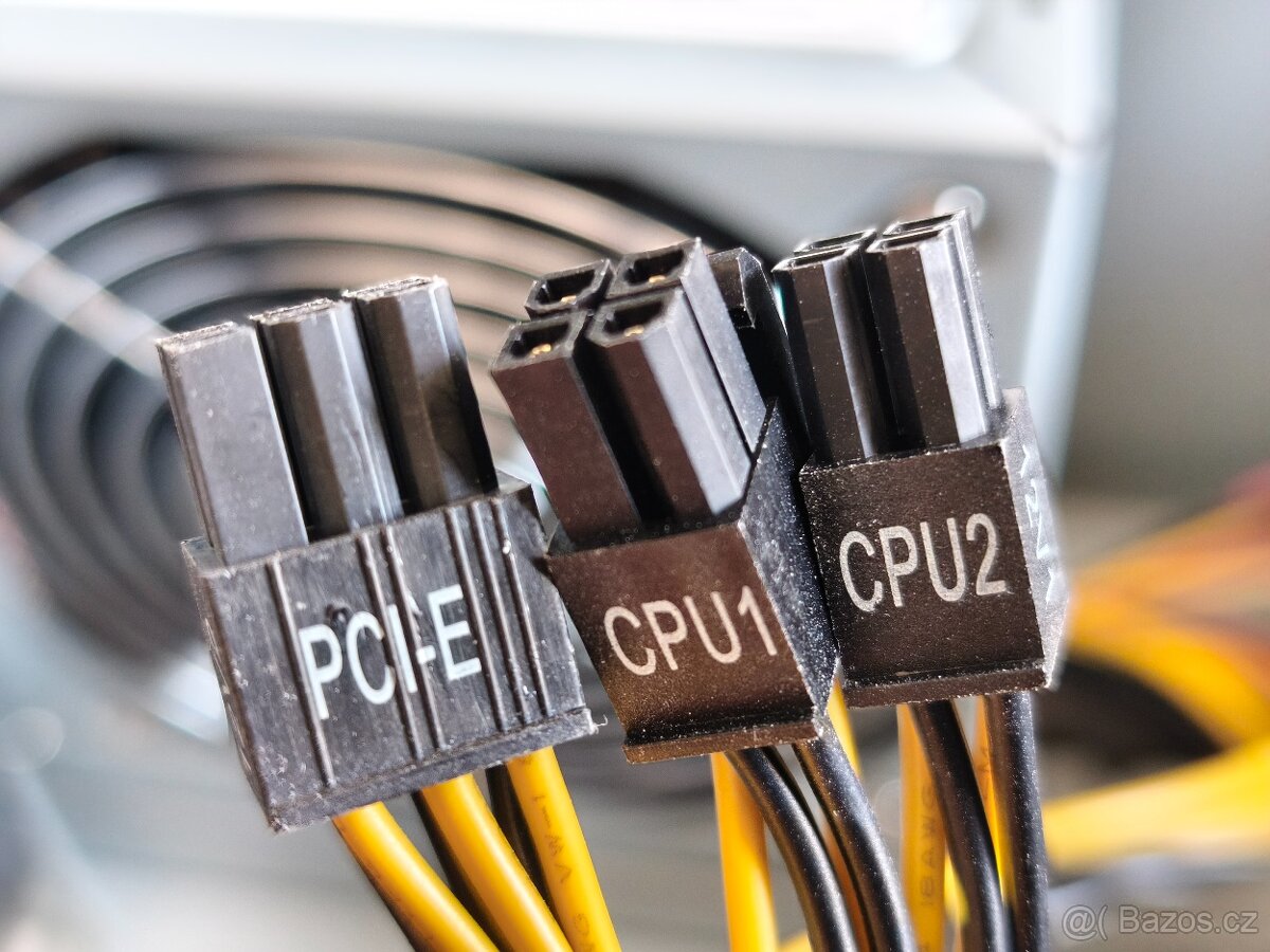 PC skříň (case) Chieftec se zdrojem a kolečky - 8