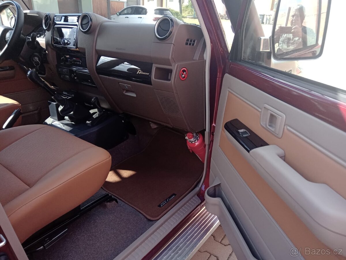 Land Cruiser 76 HZJ 4,5TD V8, 70TH ANNIVERSARY Black Edition - 8