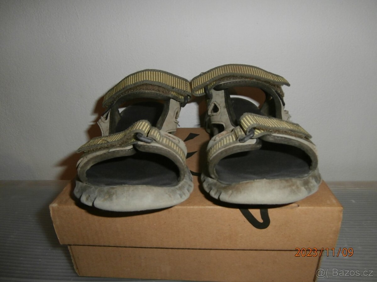 Sandále 33 / 19,5 - 21 cm a žabky 26 - 27 / 17,5 cm - 8