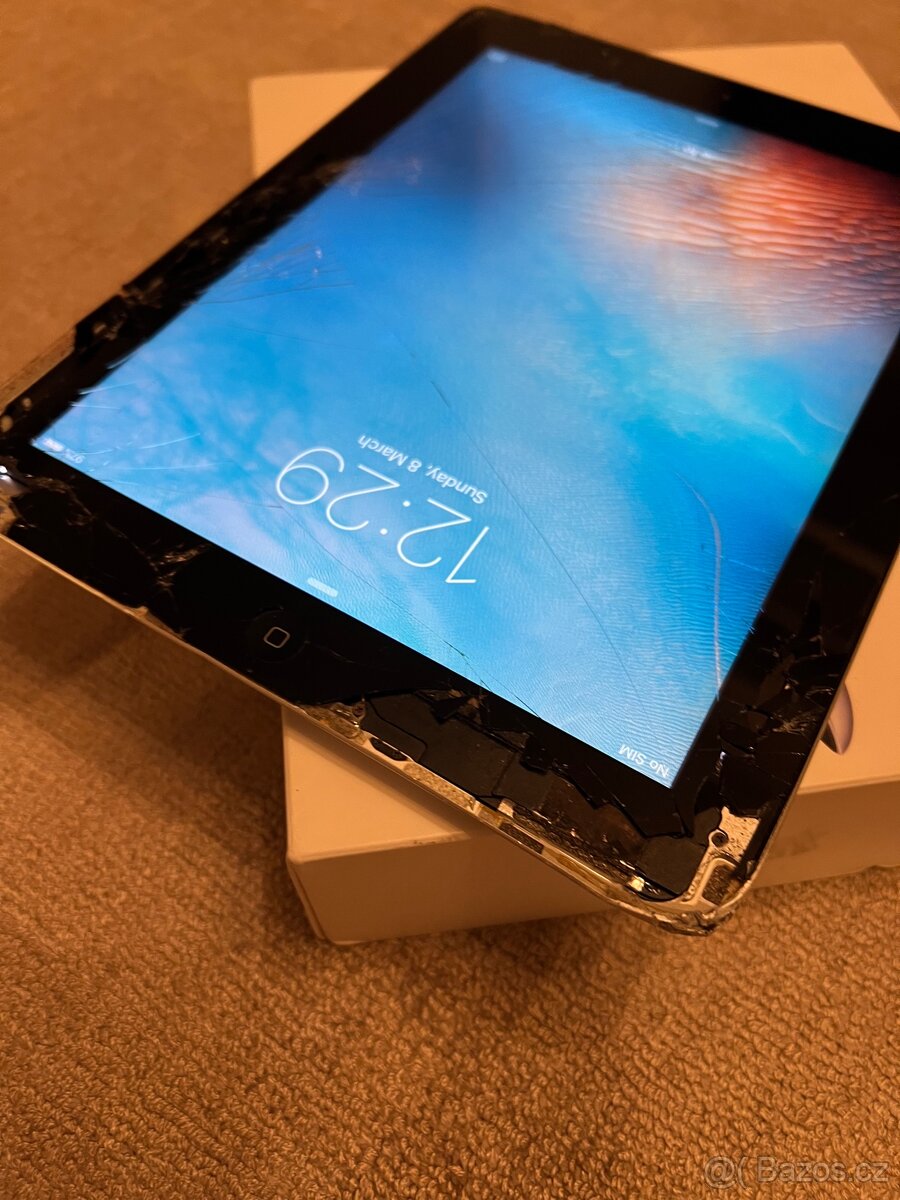 iPad 2 16gb + 3G Černy, rozbito sklo na ND - 8