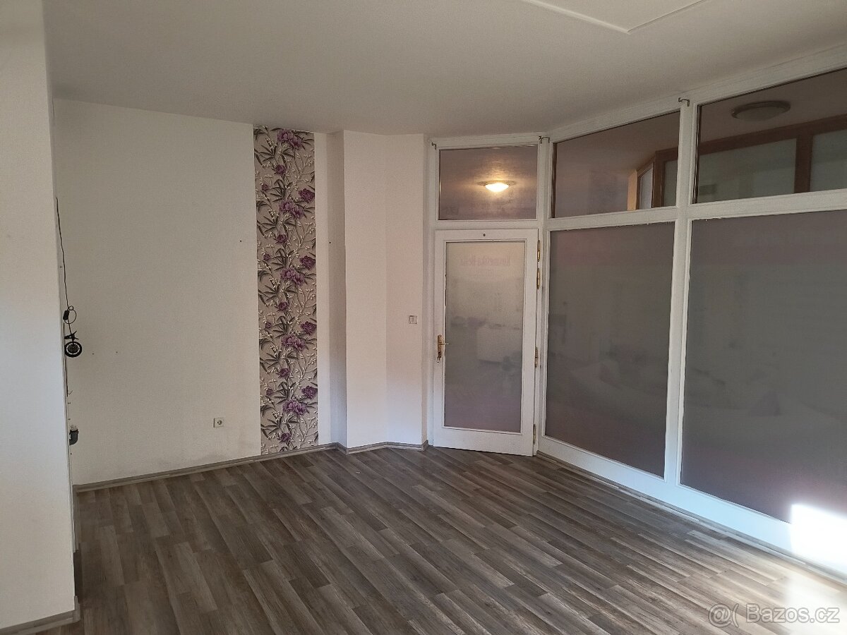 Pronájmu nebytový prostor v Rokytnici nad Jizerou na náměstí - 8