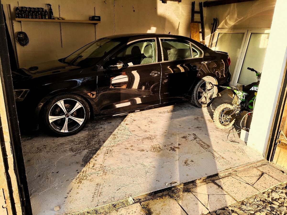VW Jetta - 8