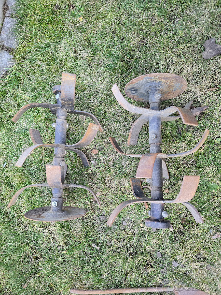 Malotraktor s vozíkem a příslušenstvím. - 8