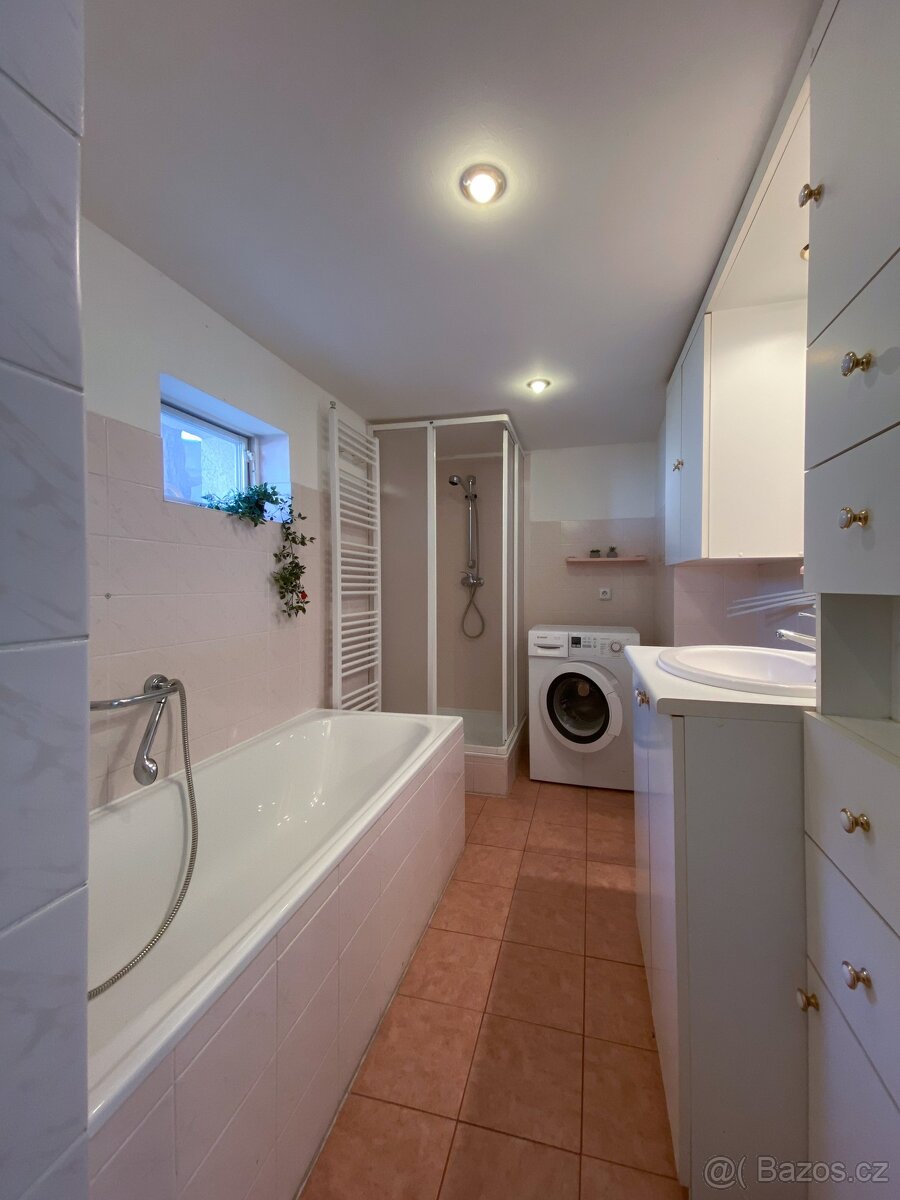 Prodej rodinného domu – bydlení i podnikání v Holešově - 8