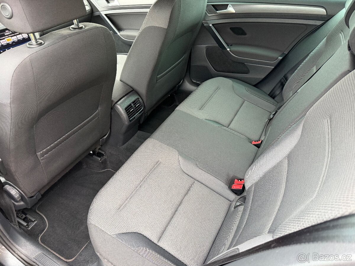 Volswagen e-Golf 100kW FCL/TČ/VIRTUAL/KESSY/DPH - 8