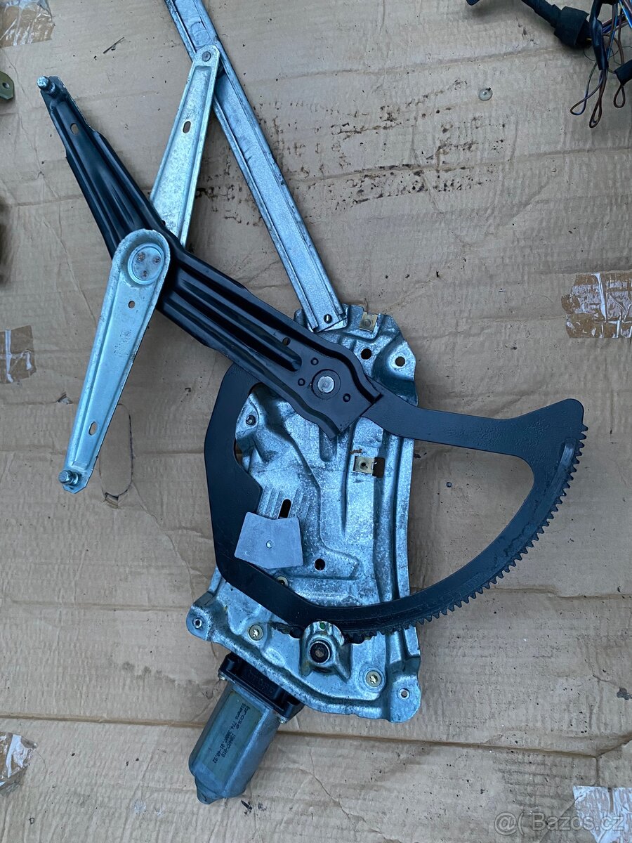 Díly z pravých dveří bmw e36 coupe - 8