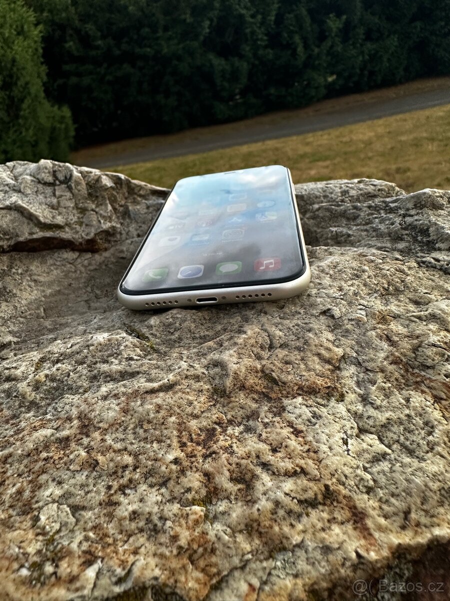 iPhone SE 2020 64 GB - 8