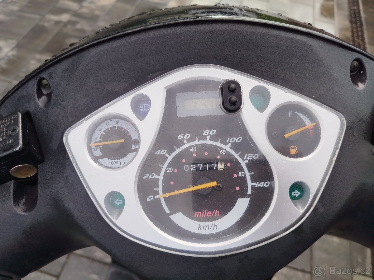 Skůtr 125ccm xingyue xt125-12 - 8