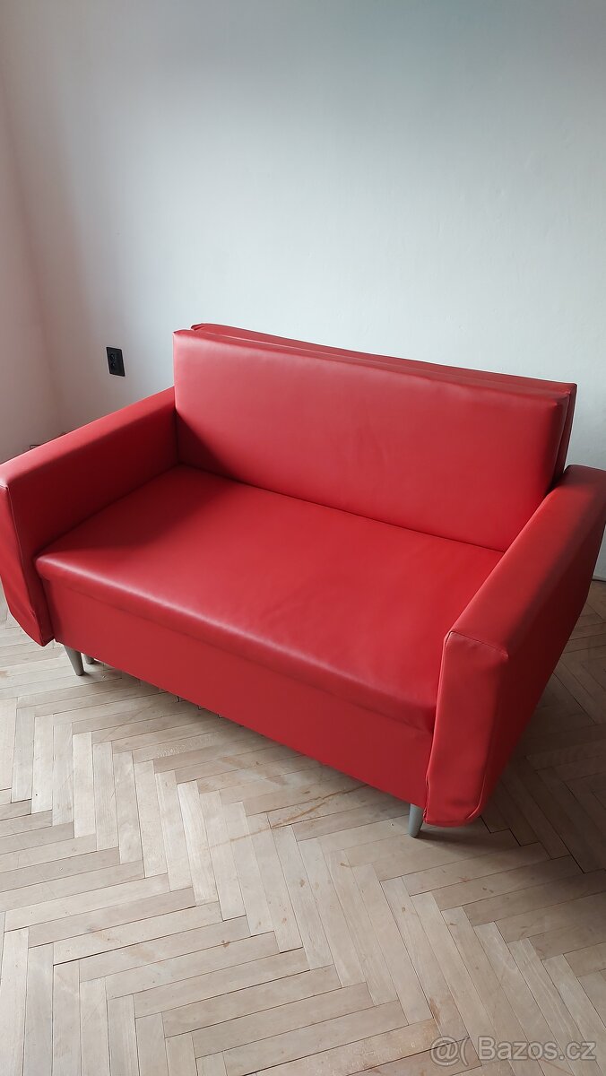 Červená pohovka - 8