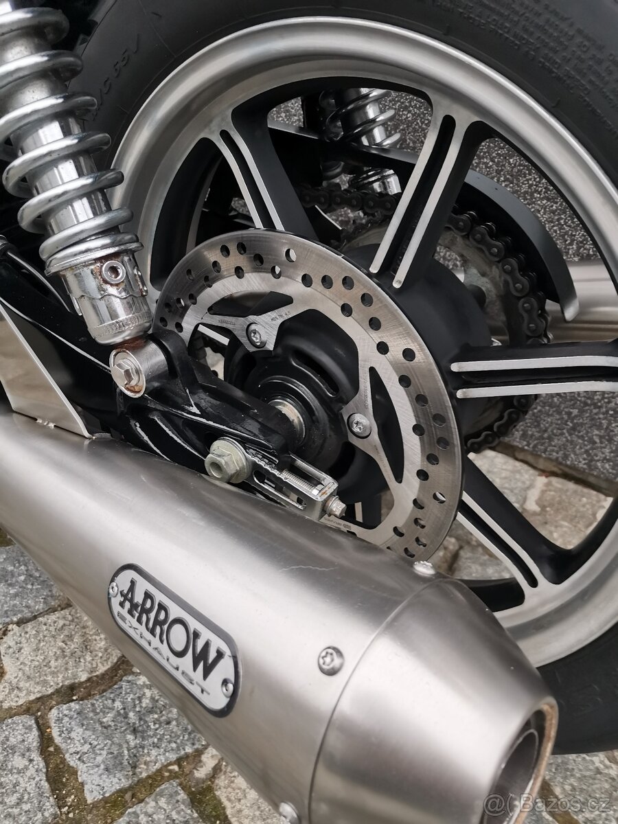 Triumph Bonneville - 8