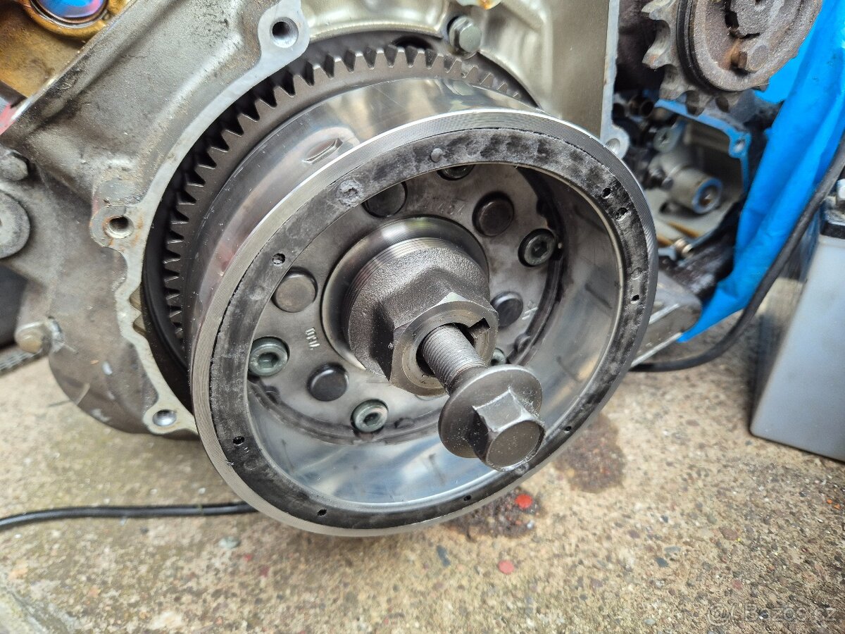 Suzuki XF 650 Freewind - motor / dily - 8