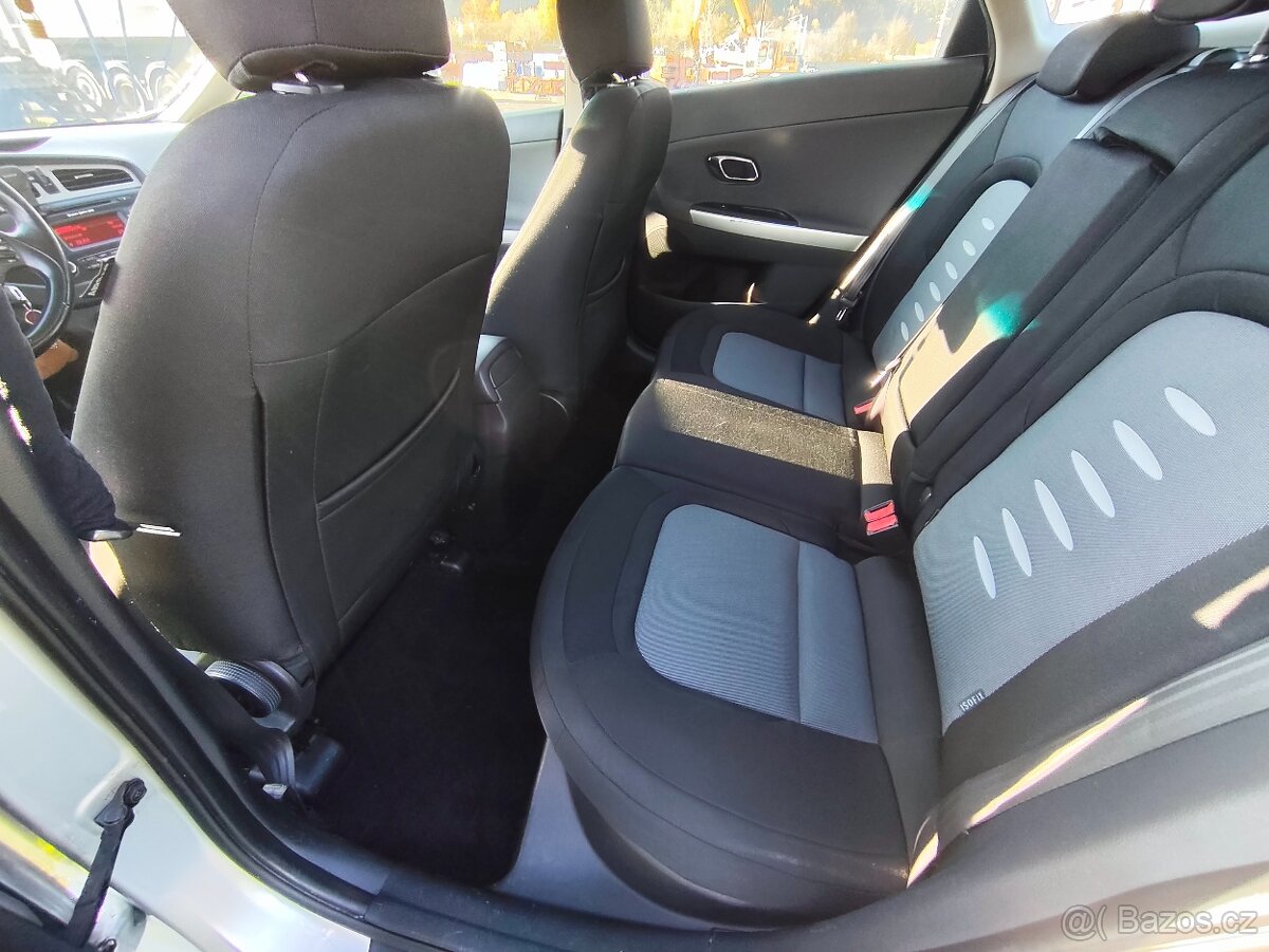 Kia Ceed SW 1.6 CRDi – kombík - 8