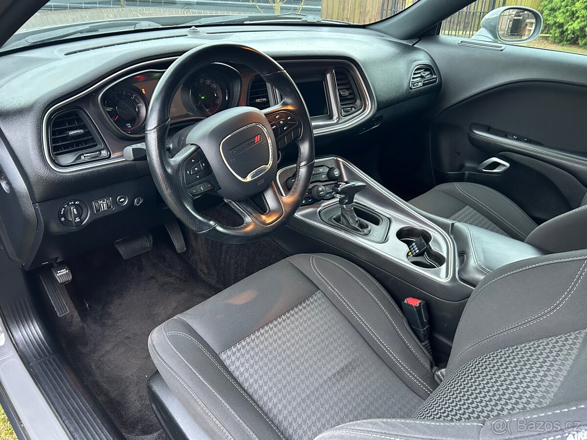 Dodge Challenger - 8