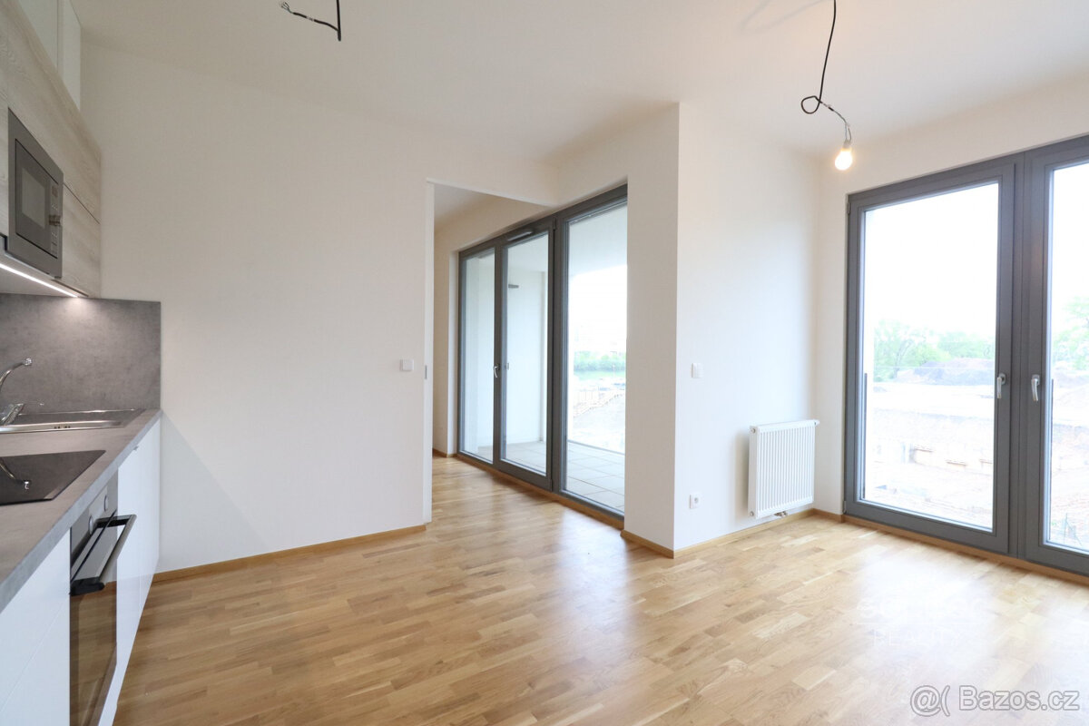 Pronájem bytu 2+kk/B, 46 m2 + 5 m2 balkon, ulice Breitfeldov - 8