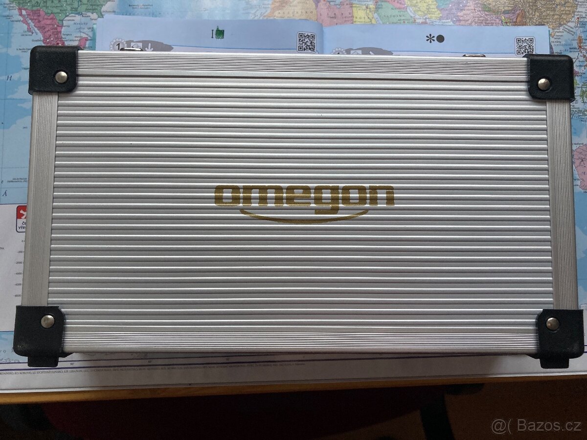 Dalekohled Celestron AstroMaster 130 a okulárový kufřík - 8