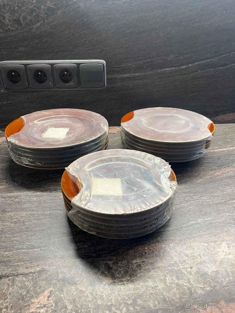 Sada keramických talířů - 8