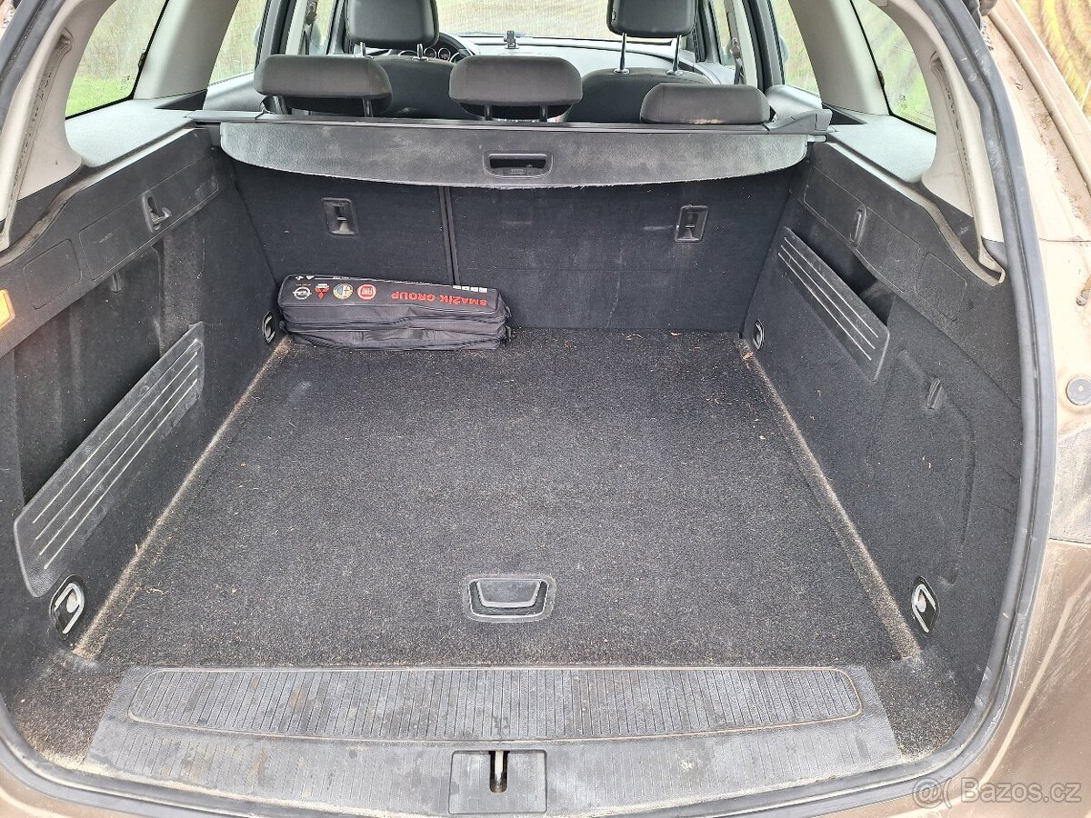 OPEL ASTRA SPORT TOURER 2,0 - 121 KW - 8