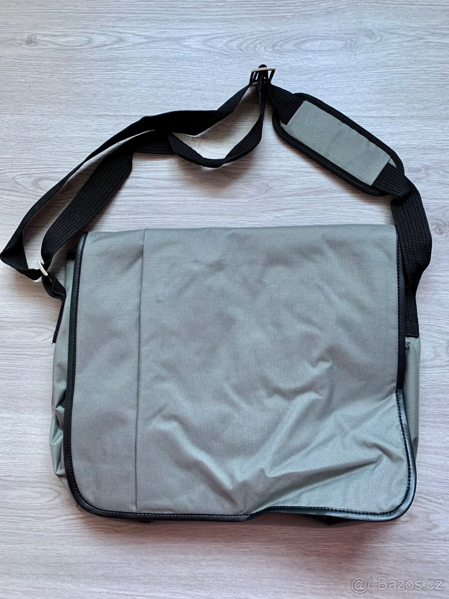 Nový černý batoh s bílým - 8