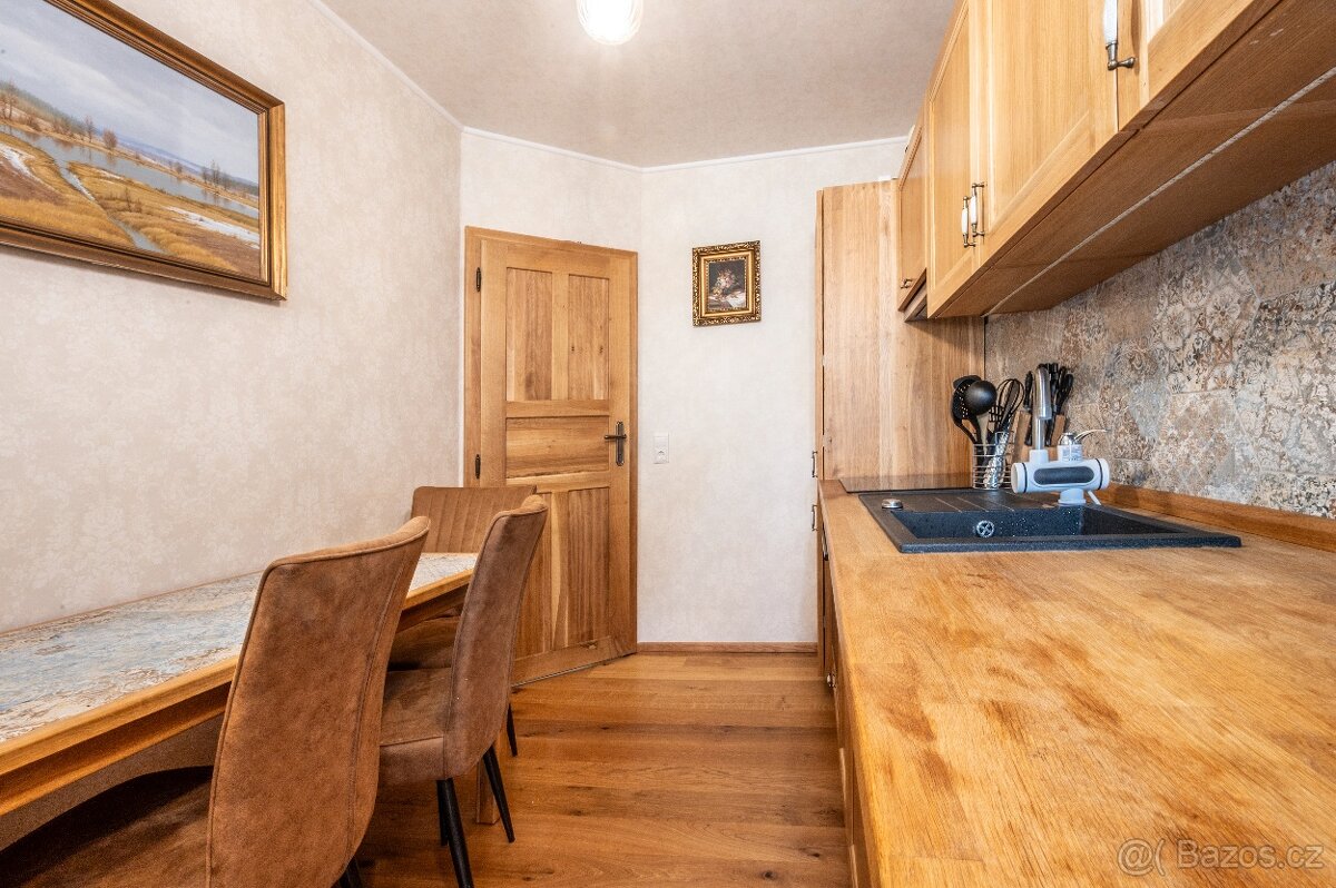 REKONSTRUOVANÝ 2+1 BYT - 8