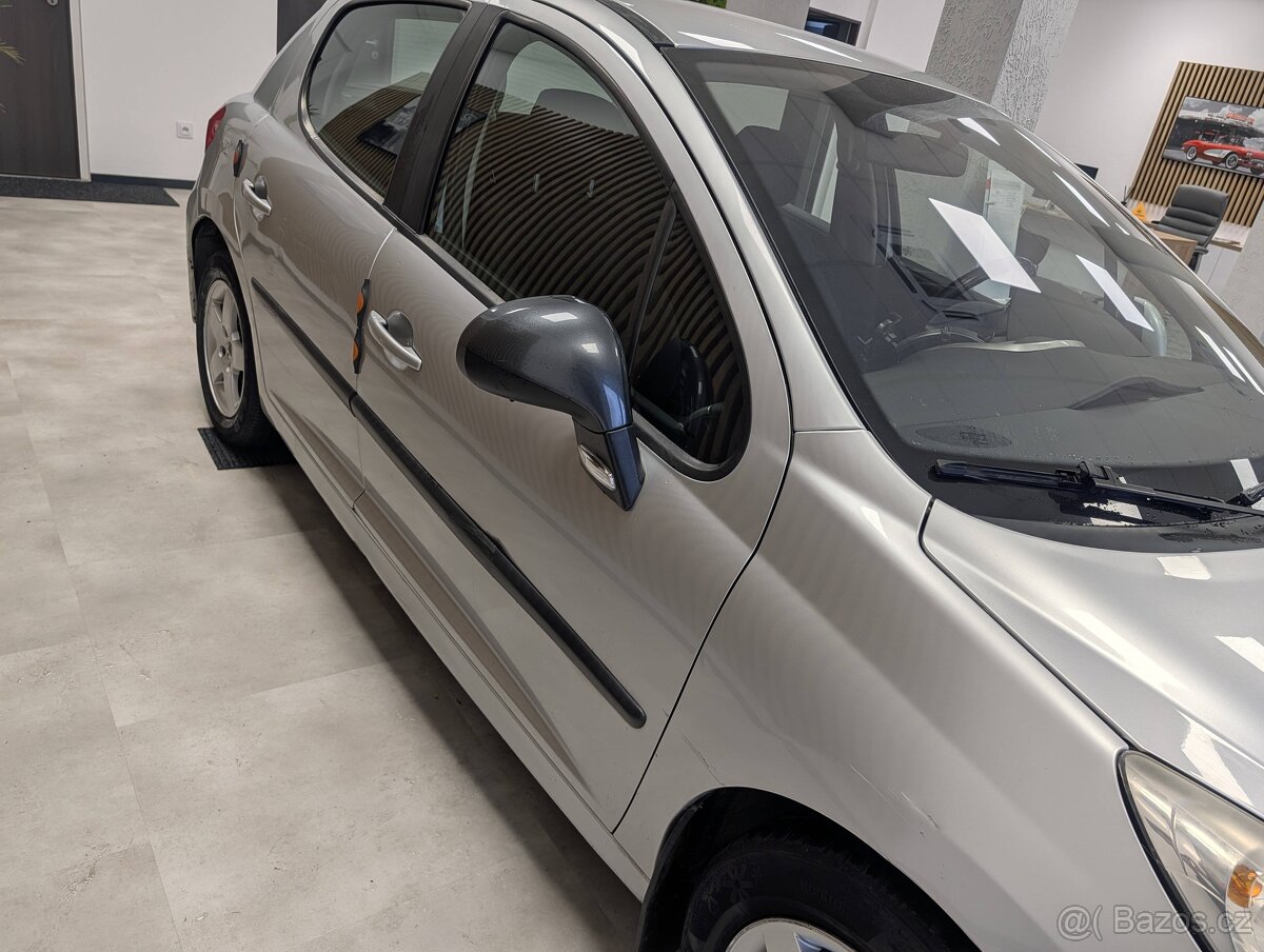 Peugeot 207 1,4 i - 8