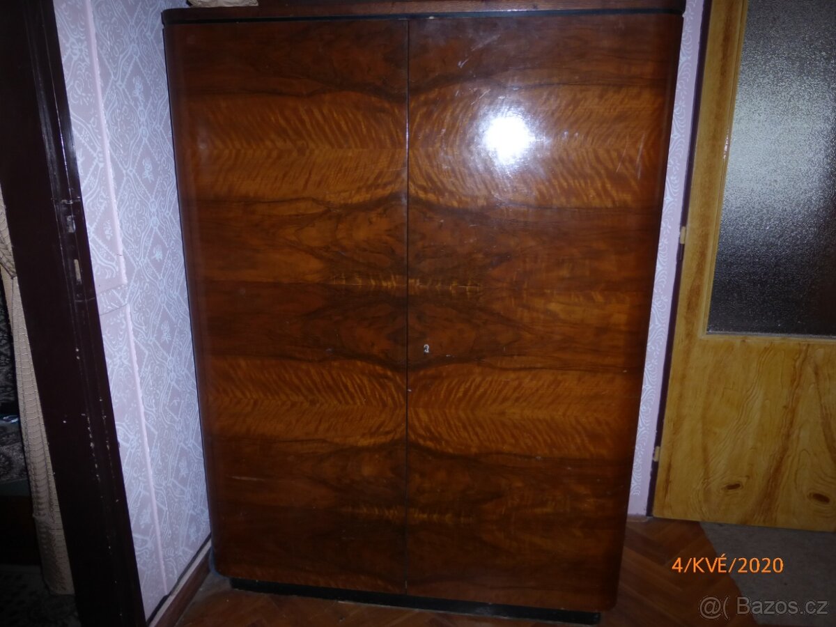 SKŘÍŇ policová - pěkný stav// SKŘÍŇ TON - ŠATNÍ + ÚZKÁ SKŘÍŇ - 8