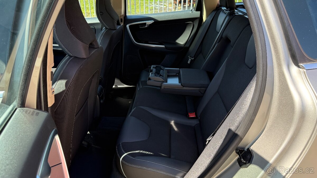 Volvo XC60 //2.4 D4//120kW//AWD//107TKM//SERVIS//1.MAJ// - 8