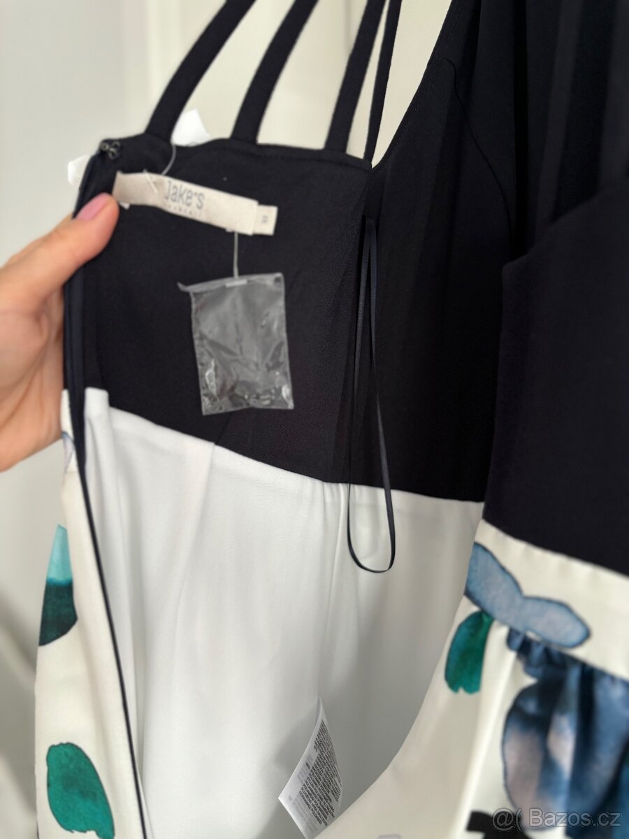 Nové šaty Jake's - 8
