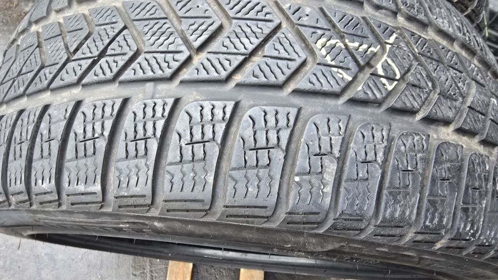 Zimní pneu 245/45/19 Pirelli - 8
