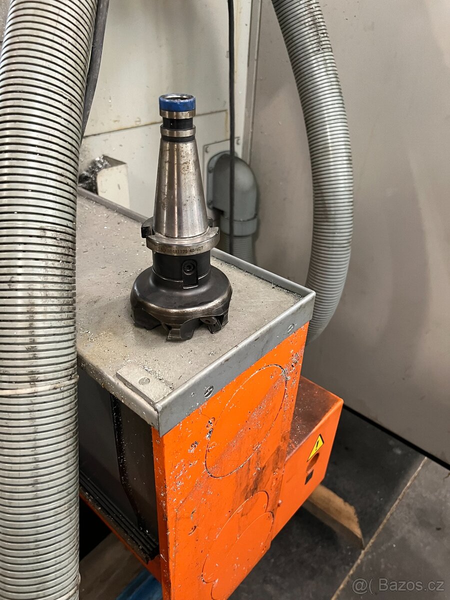 INTOS Nástrojařská frézka CNC - 8