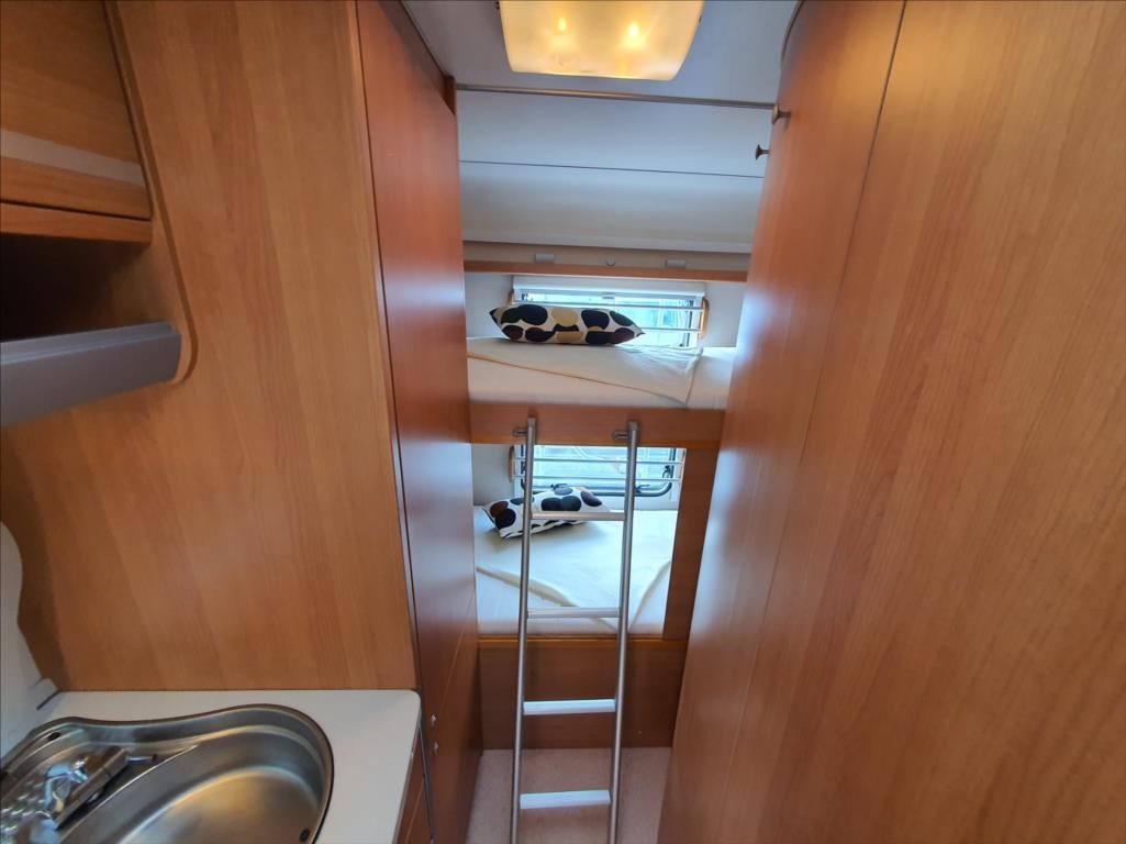 Knaus 2,3 obytný automobil (2010) - 8