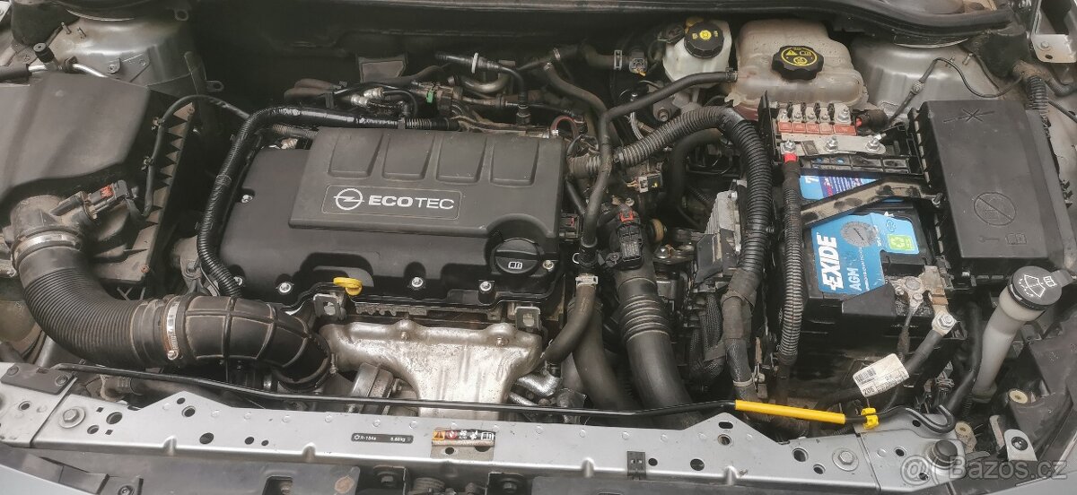 Prodám Opel Astra j sports tourer 1.4 88kw rv. 2013 - 8