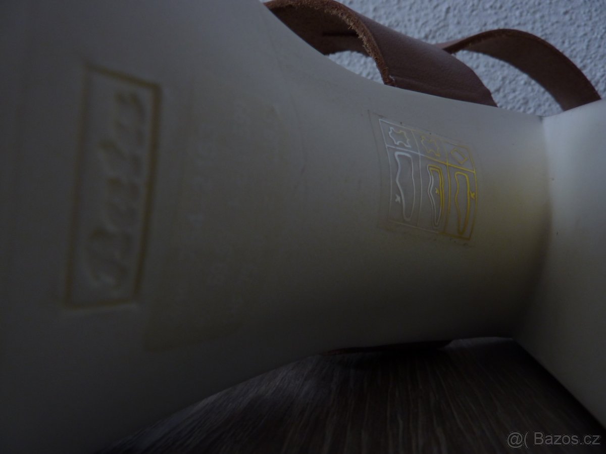 Dámské kožené sandály zn. Baťa, vel. 39 - 8