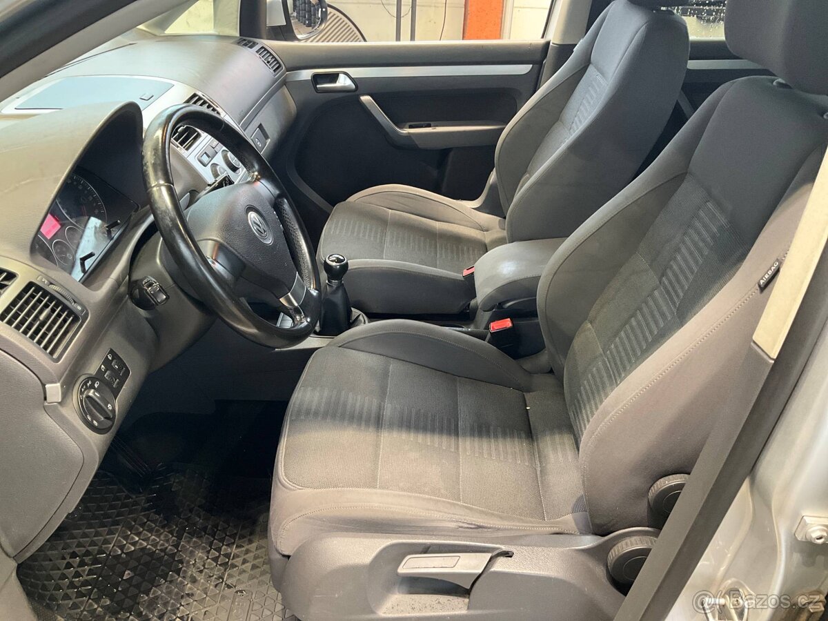 Touran 1.9TDI 77kW,7.Míst,Webasto,Tažné,Bez koroze - 8