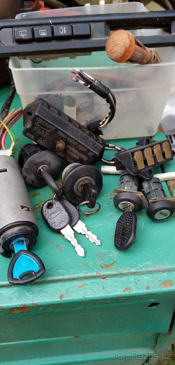 FIAT UNO LOGO DÍLY 3 DVEŘ - 8