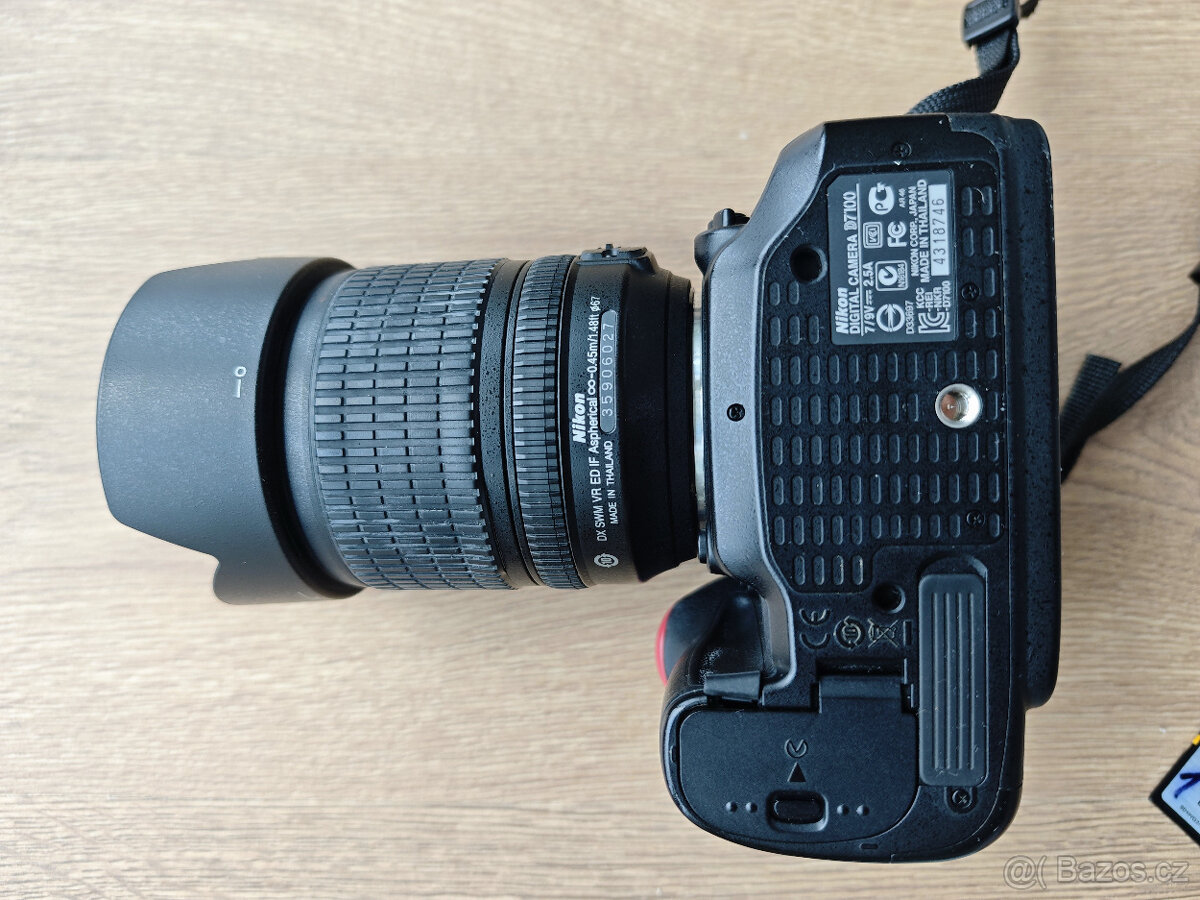 zrcadlovka NIKON D7100 s příslušenstvím a objektivem - 8