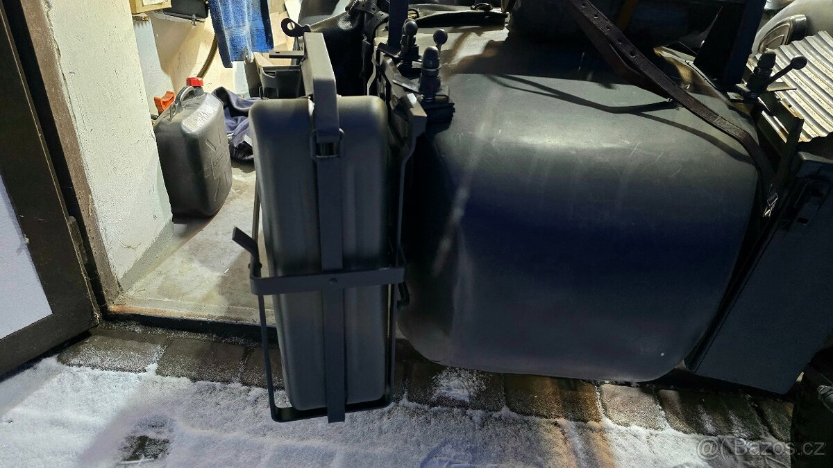 Wehrmacht koš + uchycení pro kanystr 10l - 8