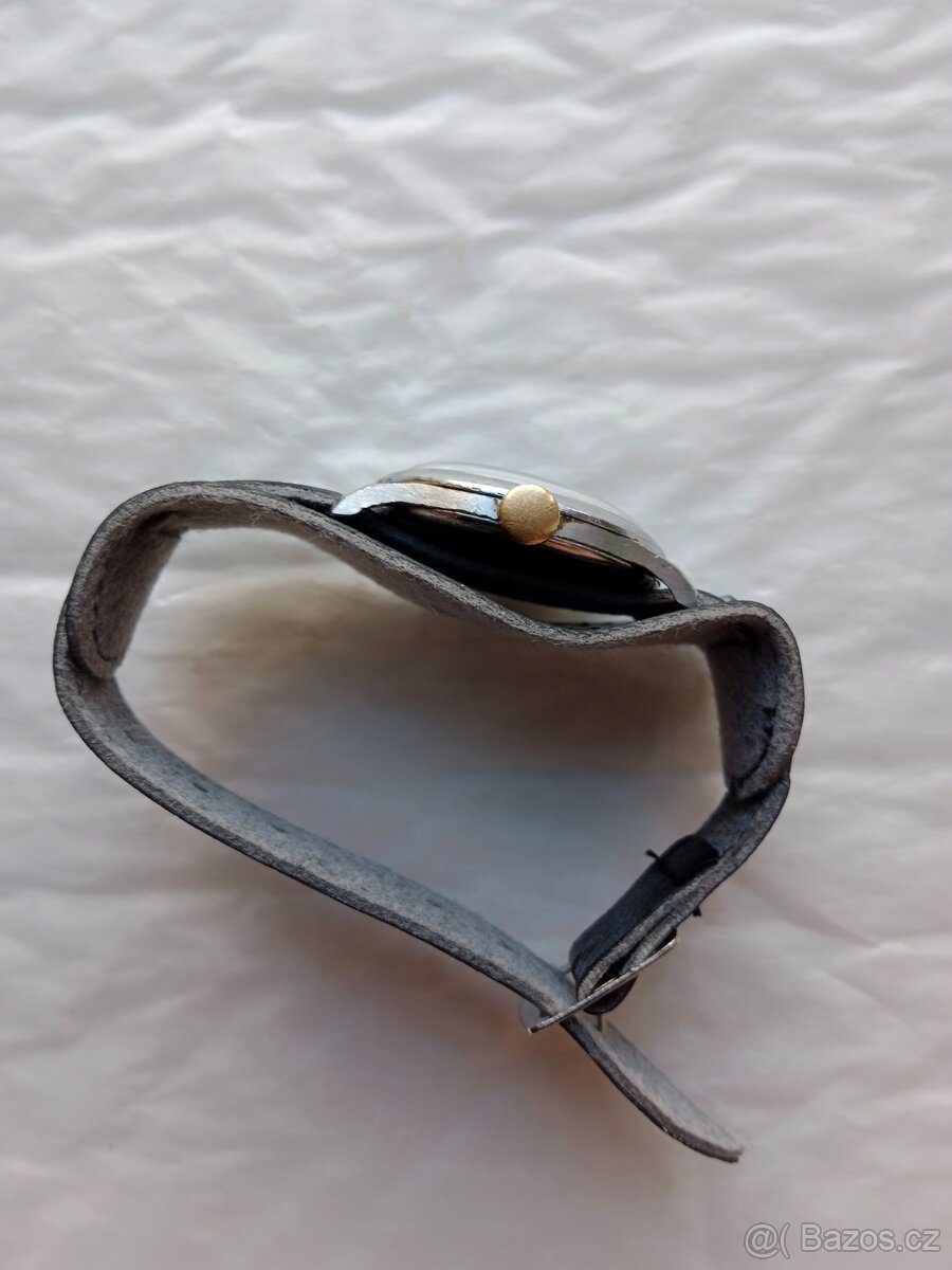 Staré, funkční, vojenské Sviss hodinky- Metro - 8